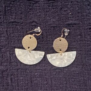 Acrylic/leather earrings